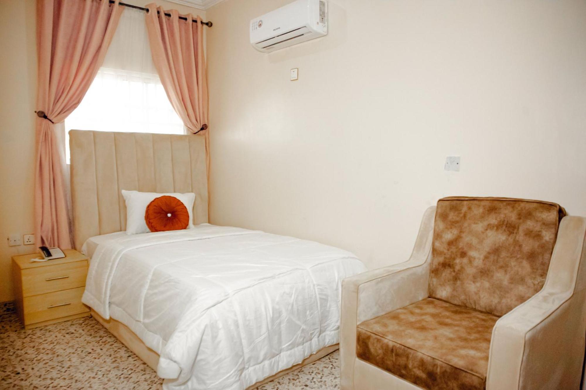 Nexus Xpress Hotel Abuja Extérieur photo